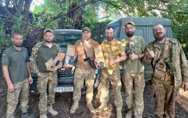 Favbet передал очередную партию раций для ВСУ