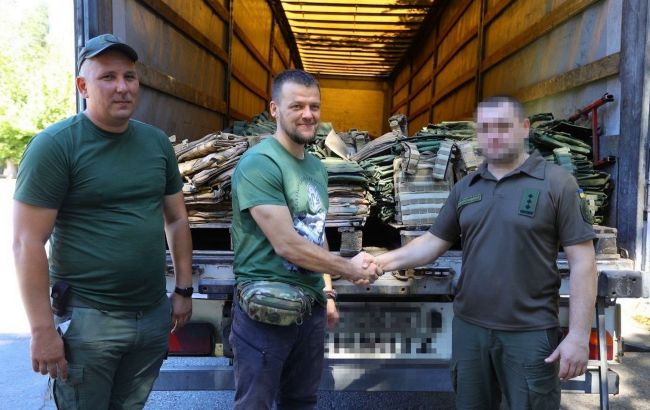 Нацгвардейцы на Юге получили еще одну партию бронежилетов от "Метинвеста"