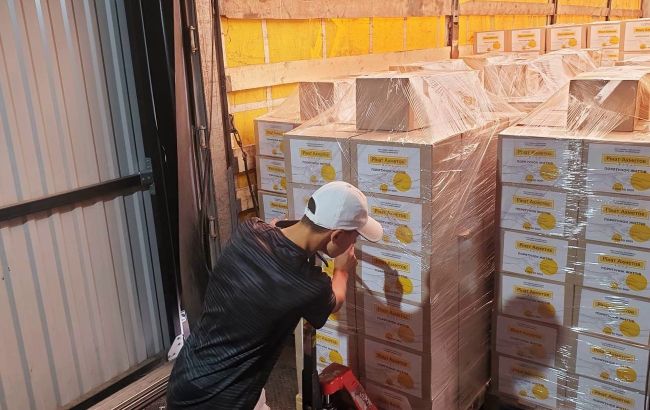 Фонд Ахметова передав черговий вантаж до центру переселенців