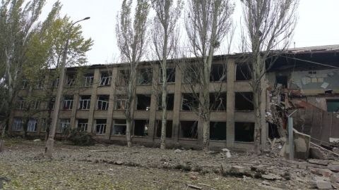 Окупанти вранці вдарили по Миколаївці: ракета влучила в школу, де ховалися цивільні