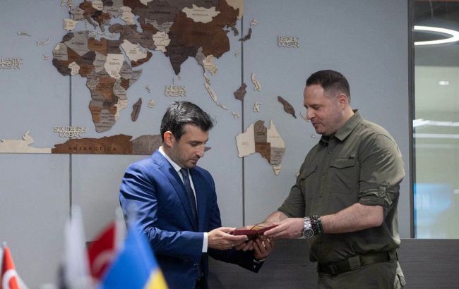 Ермак в Турции встретился с руководителями компании Baykar