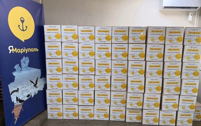 Фонд Ахметова передал в запорожский центр переселенцев более 3 тысяч гигиенических наборов