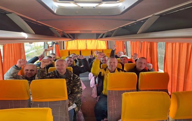 Україна повернула з полону ще 20 військових. Серед них ті, яких тримали в Оленівці