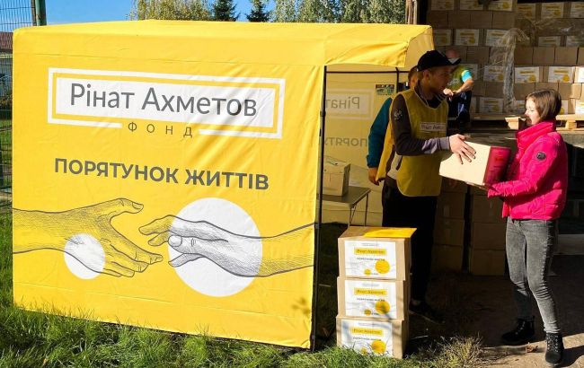 Фонд Ахметова передал партию гуманитарной помощи жителям Ахтырки