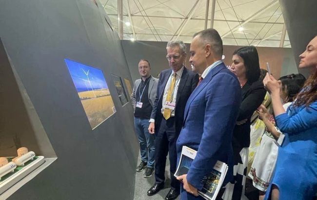 Помічник держсекретаря США з главою ДТЕК відвідав український павільйон на COP-27