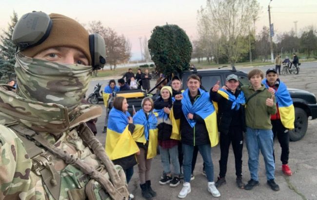 Як зустрічають ЗСУ у звільнених селах півдня України: ці відео викликають сльози