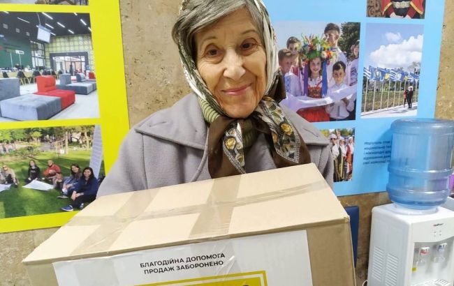 Фонд Ахметова передав маріупольцям у Хмельницькому гуманітарну допомогу