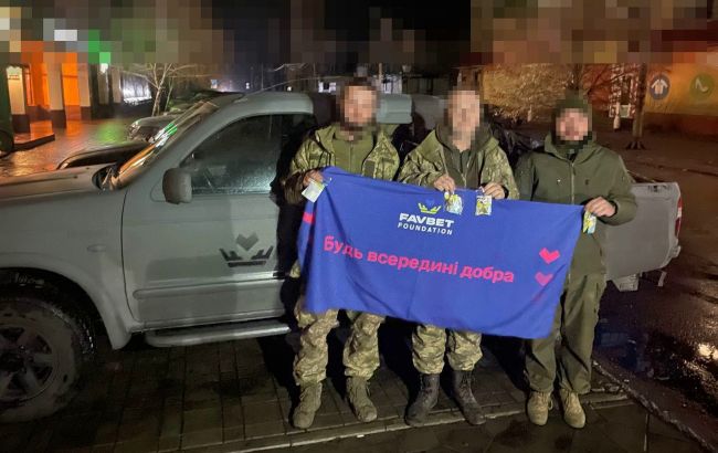 Favbet Foundation передав ЗСУ позашляховик Ford Ranger