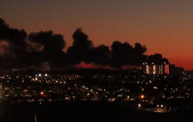 В российском Курске произошел взрыв на аэродроме. Власти говорят об атаке беспилотника