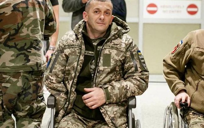 Защитник "Азовстали" Дианов оплатил герою Бахмута протезирование в США