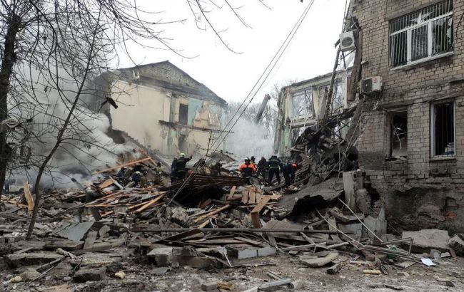 Донецк попал под мощный обстрел: есть разрушения и раненые