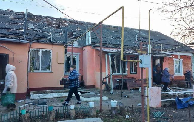 Росіяни обстріляли залізницю та будинки в Сумській області