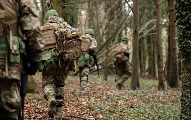 Маскировка и занятие огневой позиции. В ВСУ показали новые фото с учений в Британии