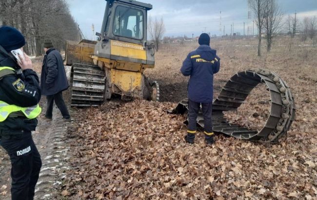 Под Киевом трактор подорвался на вражеской противотанковой мине