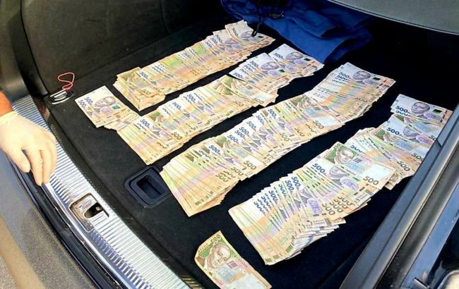 В Чернівецькій області затримали чиновницю за хабар в 300 тисяч гривень