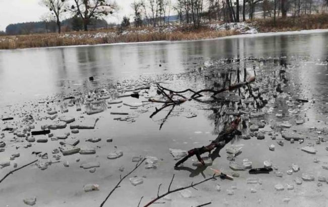 В Київській області четверо рибалок провалились під лід. Пошуки ще тривають