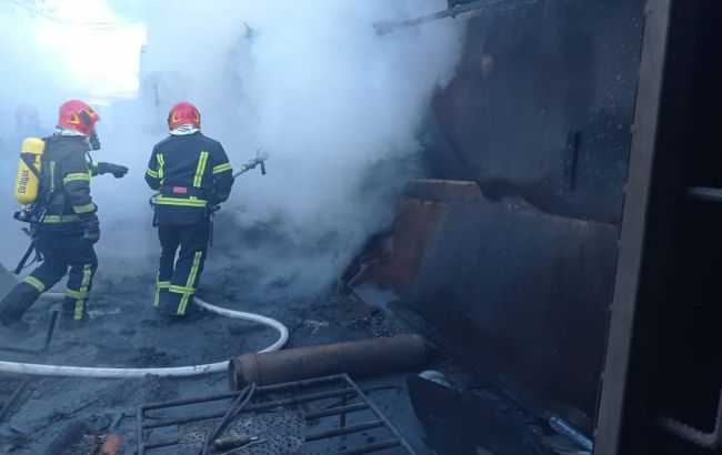 В Голосеевском районе Киева были взрывы и пожар: есть пострадавший