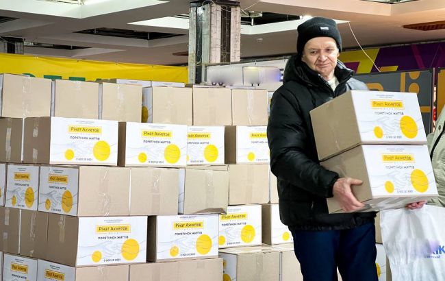 Фонд Ахметова передал помощь уязвимым категориям переселенцев в Днепре