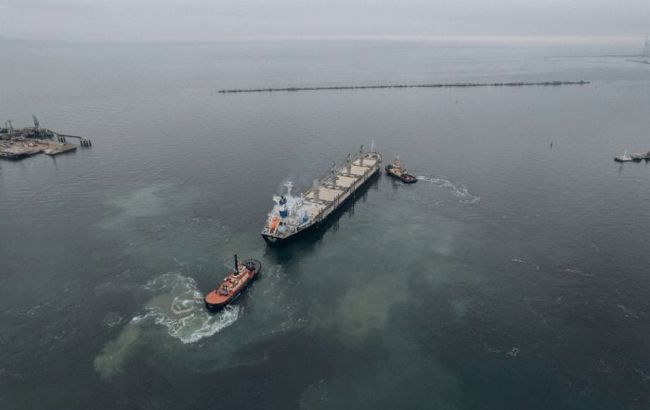 Россия создает препятствия для движения украинских кораблей, мир должен поступить так же, - эксперты