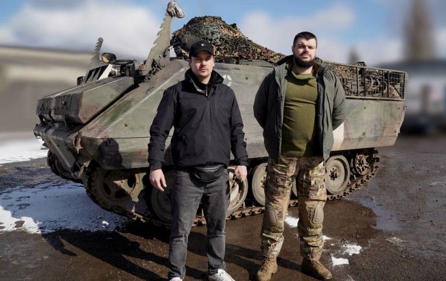 Бойцы получили коммуникационное оборудование для бронетранспортеров M113 в рамках инициативы Ахметова