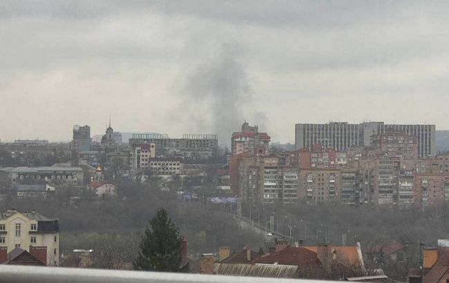 У Донецьку повідомили про сильний "приліт", над містом клуб диму (фото, відео)