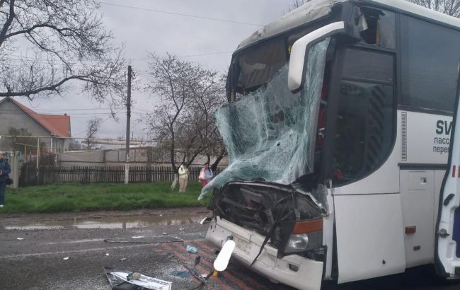 Автобус Одеса-Кишинів потрапив у ДТП недалеко від кордону, рух обмежений