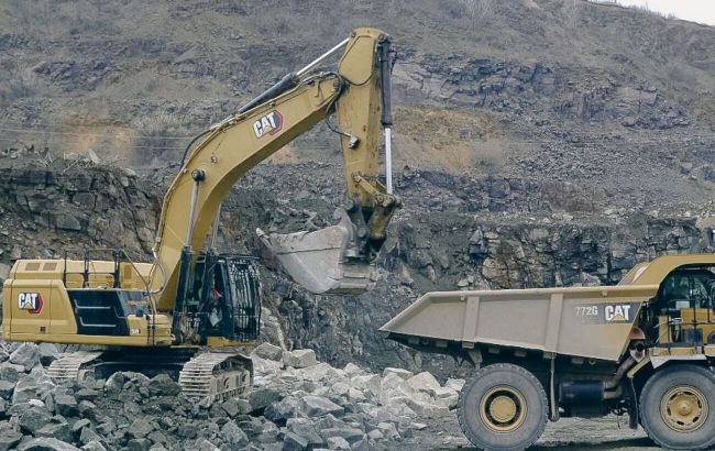 Везут в Россию и Крым. Оккупанты начали воровать гранит в Мариуполе, - Андрющенко