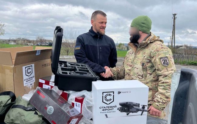 Военные под Бахмутом и Авдеевкой получили партию техники на 2,3 млн гривен в рамках инициативы Ахметова