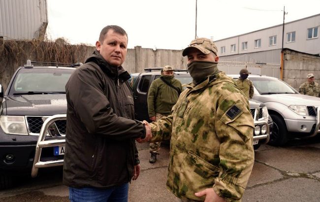 Бойцы 78 полка получили от волонтера 5 внедорожников Nissan