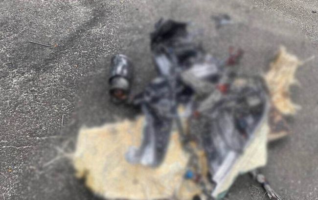 Полицейские показали обломки воздушных целей, найденных в Киеве после атаки (фото)