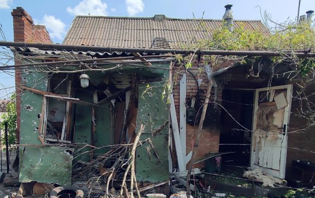 Оккупанты снова обстреляли Никопольский район: ранен человек и повреждена инфраструктура