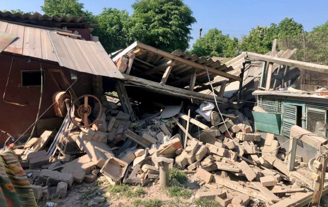 Оккупанты обстреляли Никополь: облсовет показал последствия