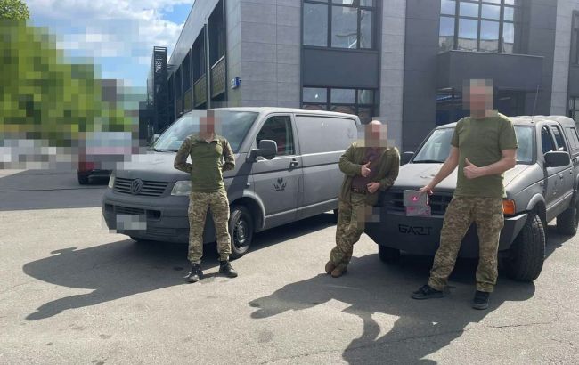 Favbet Foundation передав захисникам Бахмута пікап, мікроавтобус і два тепловізори