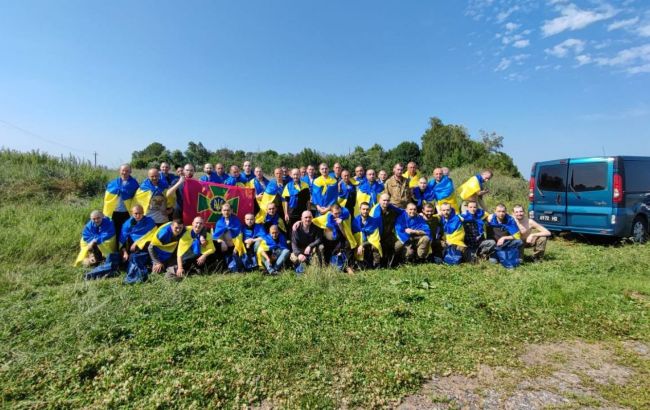 Оборонці Маріуполя та Бахмуту. Україна повернула з російського полону понад 40 захисників