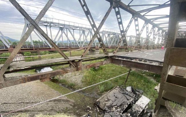 ГСЧС завершила демонтаж разрушенных частей моста на Закарпатье