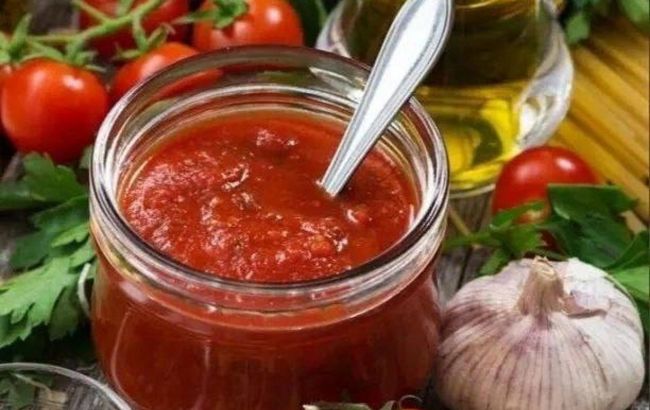 Легкий рецепт томатного соусу, після якого ви навічно відмовитеся від кетчупу
