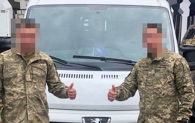 Favbet Foundation передав ЗСУ на східний напрямок мікроавтобус Peugeot Boxer