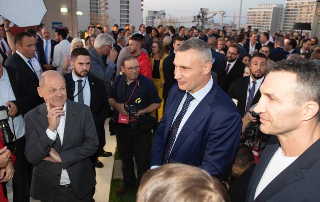 Кличко обговорив з Шольцем прискорення поставок в Україну далекобійних ракет Taurus