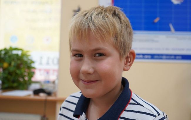 7-річний Віктор з Миколаєва отримав сучасні слухові апарати від Фонду Ахметова
