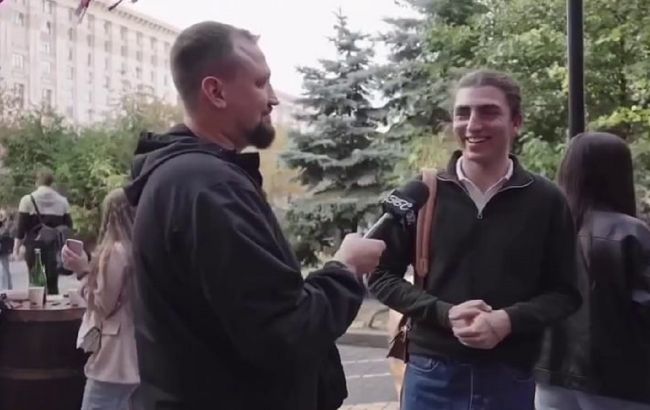 "Не хочу себя грузить". Молодежь спросили о защитниках "Азовстали": ответы поражают