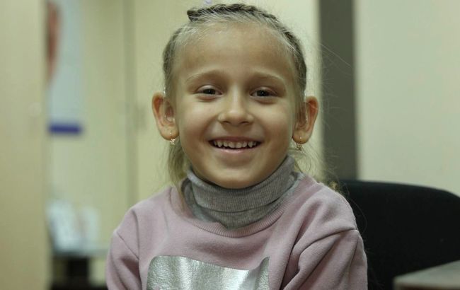 5-річна Іванна з Запоріжжя знову чує завдяки слуховим апаратам від Фонду Ахметова