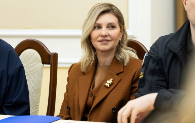 Олена Зеленська здивувала яскравим кольором вбрання (фото)