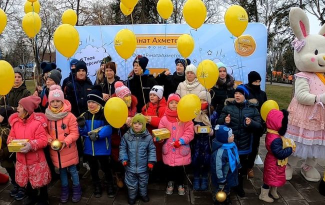 Фонд Ахметова начал всеукраинскую новогоднюю акцию для детей