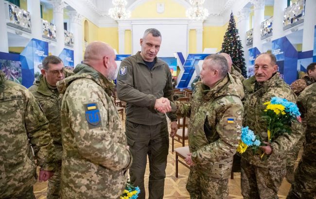 Кличко до Дня ЗСУ нагородив захисників медалями