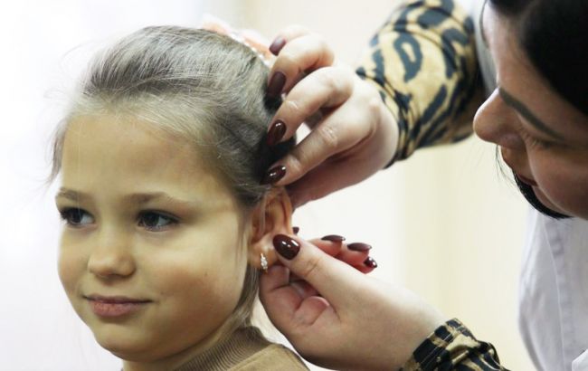 6-річна Олександра з Запоріжжя отримала сучасні слухові апарати від Фонду Ахметова