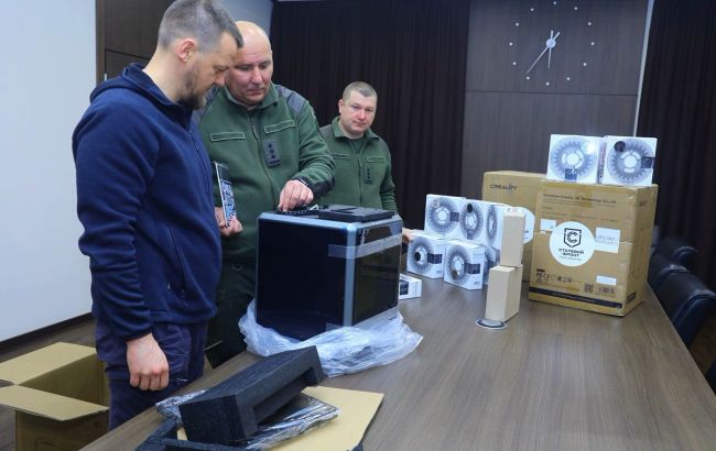 "Метінвест" Ахметова передав оборонцям 3D-принтери