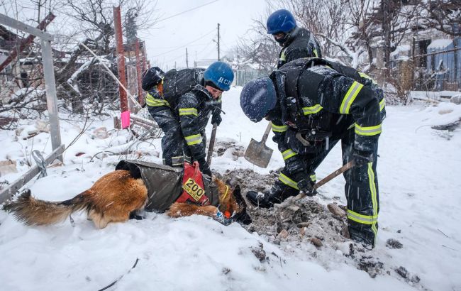Обстрел Покровского района: спасатели завершили поисковую операцию на месте удара