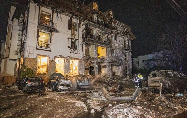 Зросла кількість поранених через удар РФ по готелю в Харкові