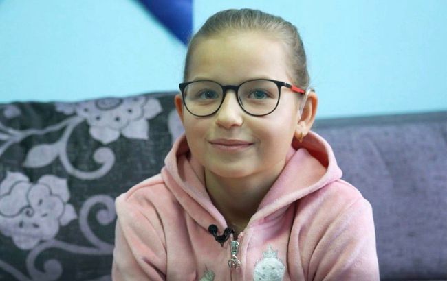 "Мы плакали - наш ребенок услышал звуки": Дарья из Харьковщины получила слуховые аппараты от Фонда Ахметова