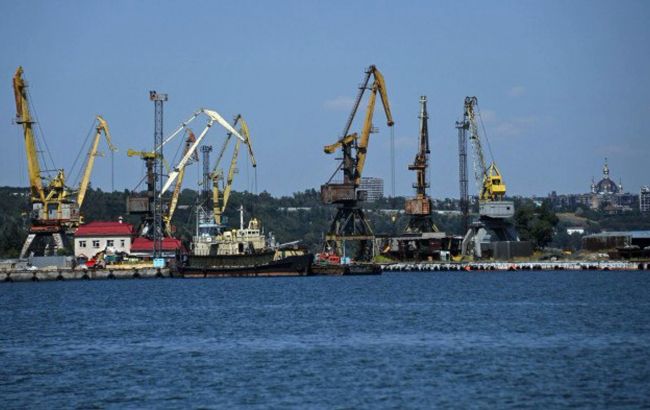 Через порт оккупированного Мариуполя россияне вывезли 140 тыс. тонн краденого зерна и металла